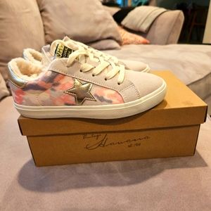 New Girls Vintage Havana Sneakers size 4 pink/gray camo